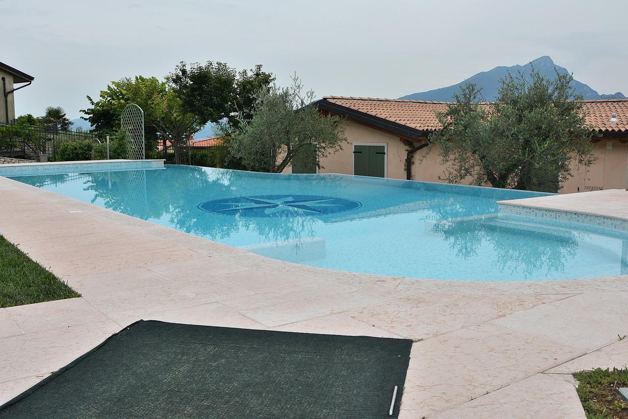 Residenza Alle Torri With Pool Apartment Torri Del Benaco Exterior photo